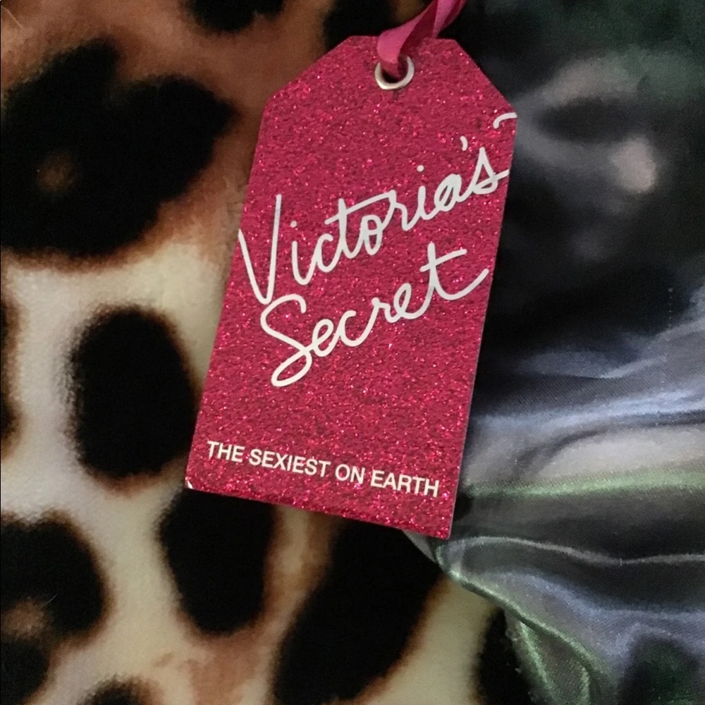 Victoria’s Secret - Picture 4 of 5